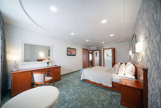 Гостиница Берёзка Челябинск Улучшенный люкс-2