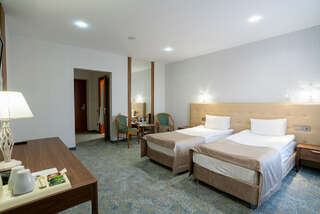 Гостиница Берёзка Челябинск Улучшенный двухместный номер с 2 отдельными кроватями-1